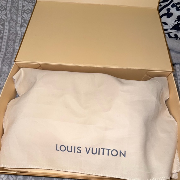 Carmel Hobo Mahina Leather Hobo Shoulder Bag - Picture 10 of 12